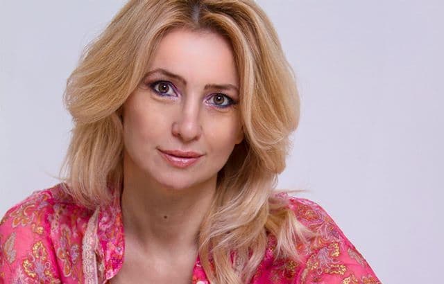VOCILE AMALIEI- O POVESTE DESPRE FEMINITATE SI DEVENIRE (II)