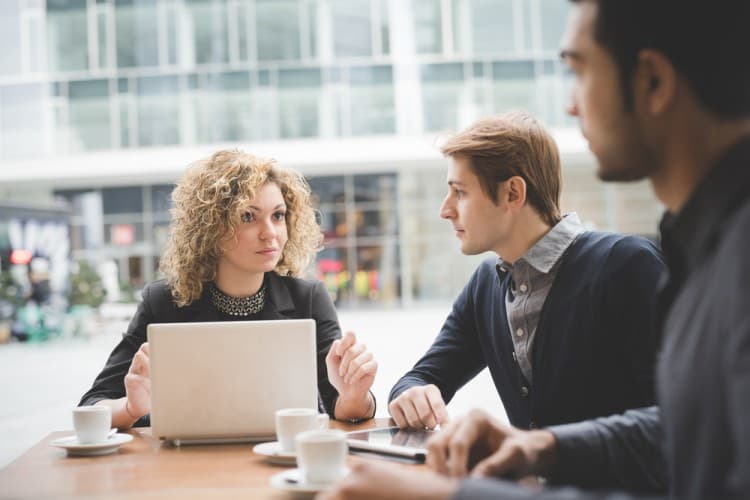 Studiu EY: Industriile creative oferă locuri de muncă pentru 1% din populaţie
