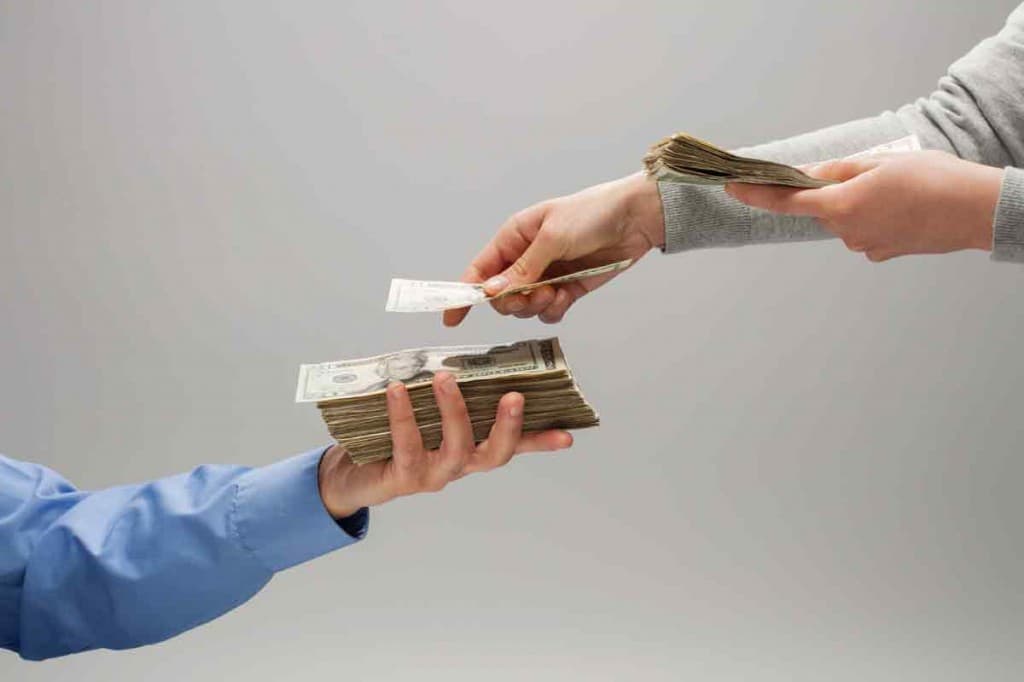 Reducerea CAS pentru angajatori: Cine plăteşte contribuţii?