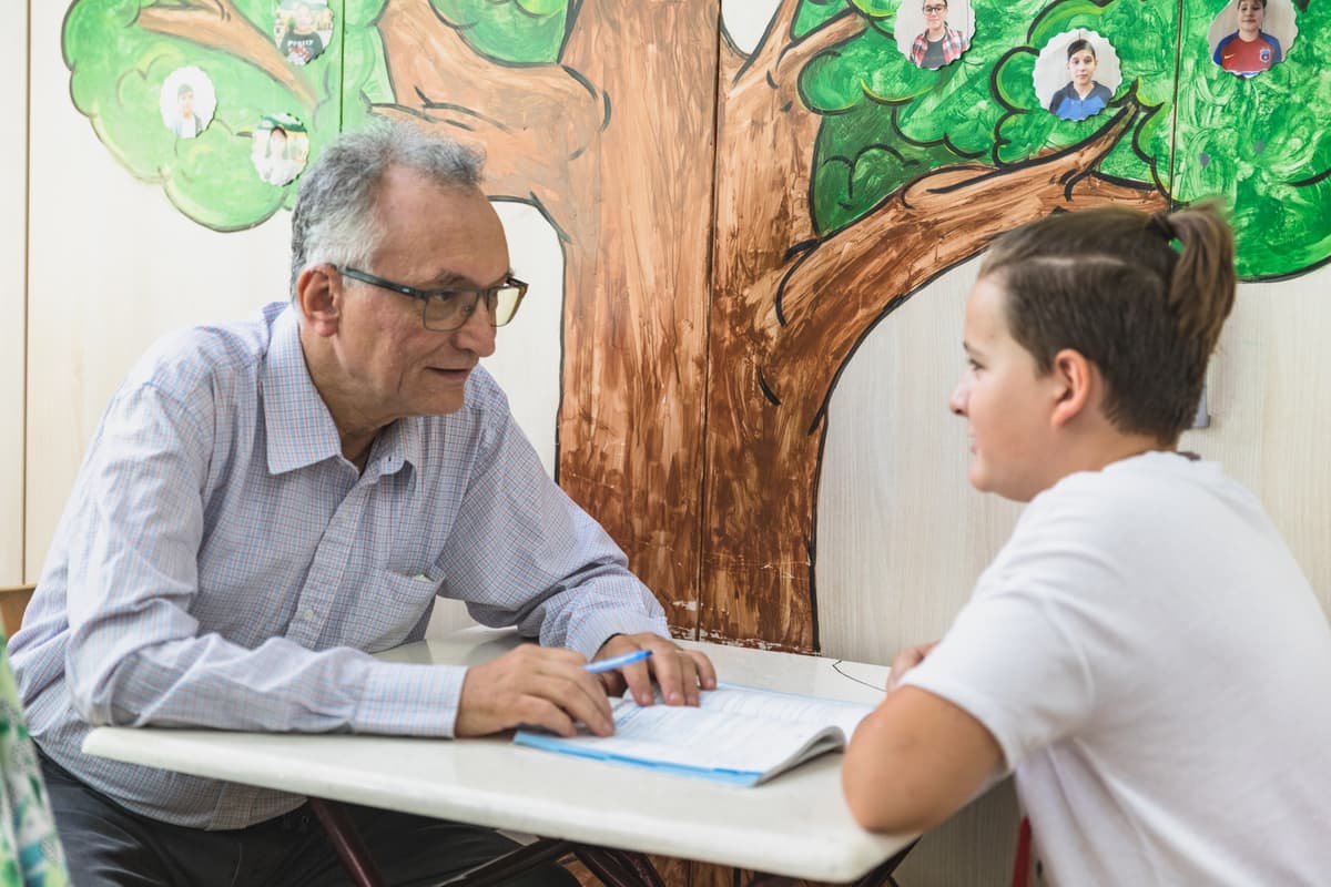 Voluntariatul, o soluție pentru vârstnicii care se simt inutili și singuri