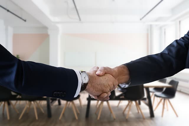 Cum folosești LinkedIn-ul pentru a găsi un loc de muncă?