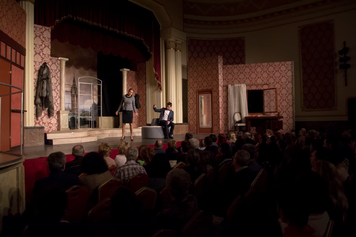 5 motive pentru care teatrul îți face viața mai bună