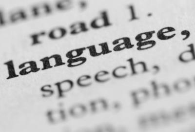 Cum înveți mai bine o limbă străină, individual sau în grup?